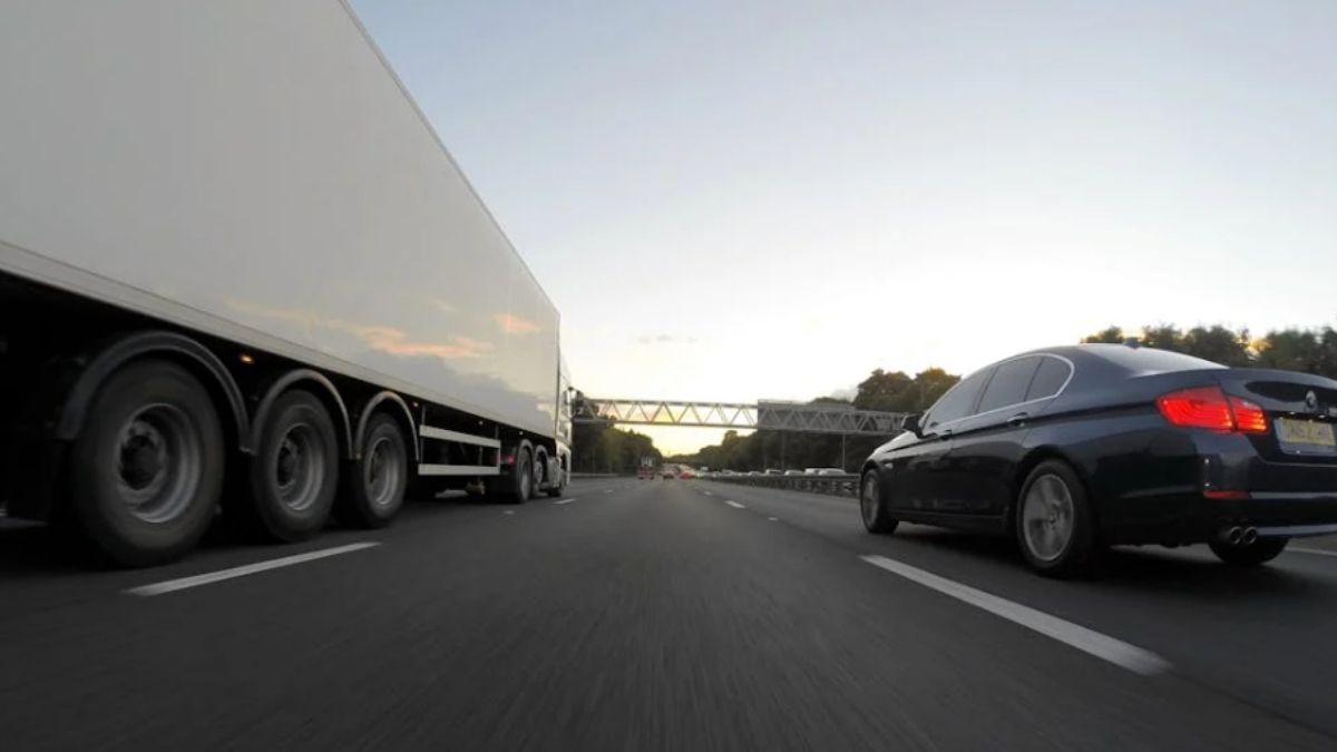 FTL vs LTL: Mana yang Paling Tepat untuk Bisnis Anda?